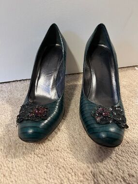 Vintage Banana Republic Women's Teal Embossed Leather Pumps with sequined detail